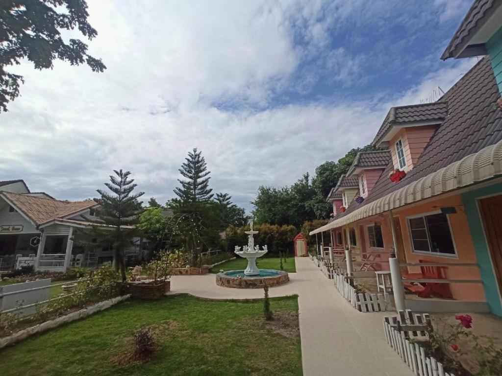 Charisma Resort Suan Phueng Εξωτερικό φωτογραφία