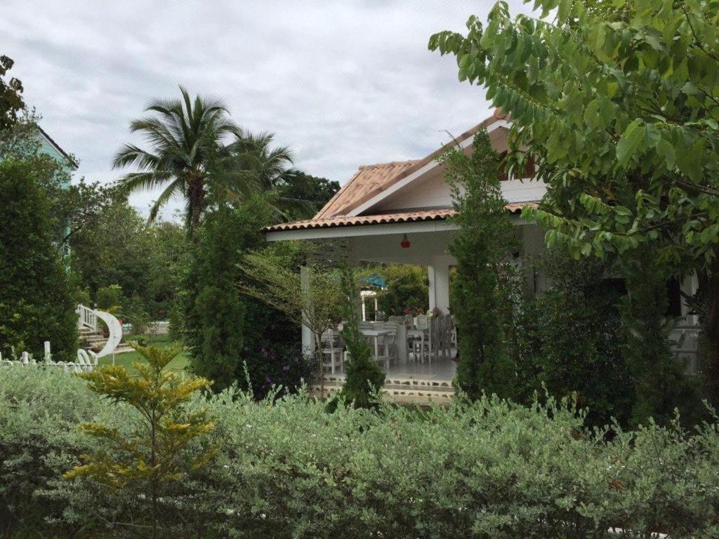 Charisma Resort Suan Phueng Εξωτερικό φωτογραφία