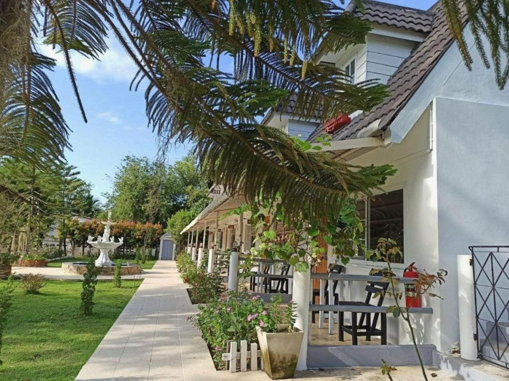 Charisma Resort Suan Phueng Εξωτερικό φωτογραφία