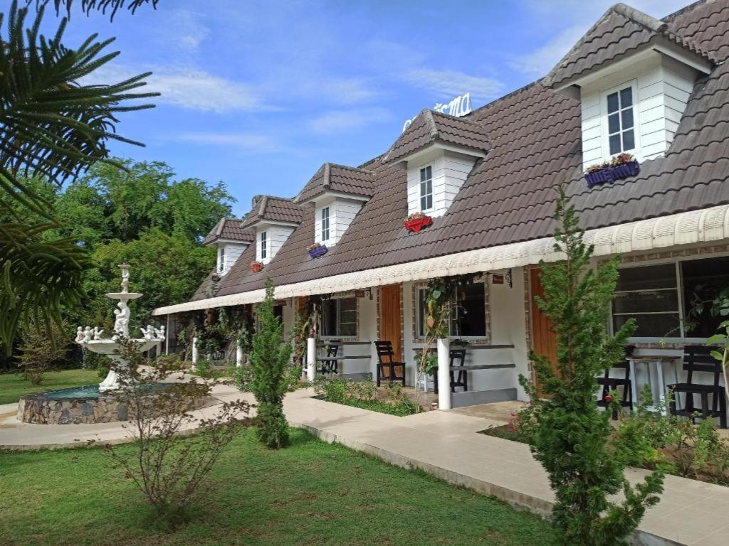 Charisma Resort Suan Phueng Εξωτερικό φωτογραφία