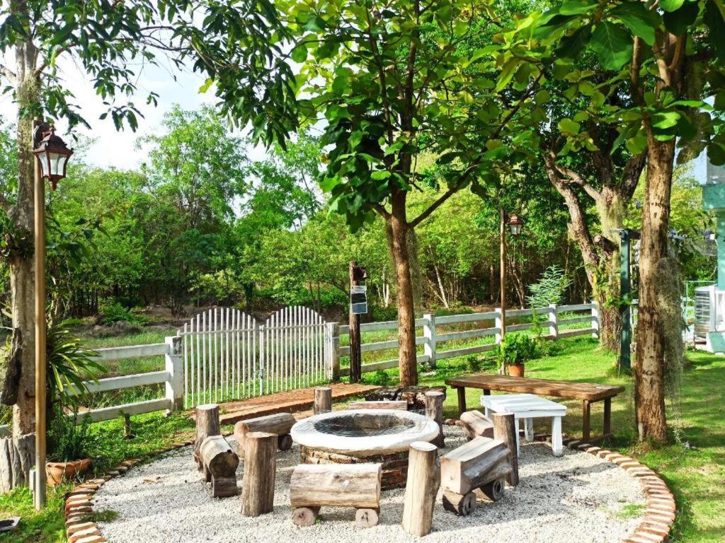 Charisma Resort Suan Phueng Εξωτερικό φωτογραφία